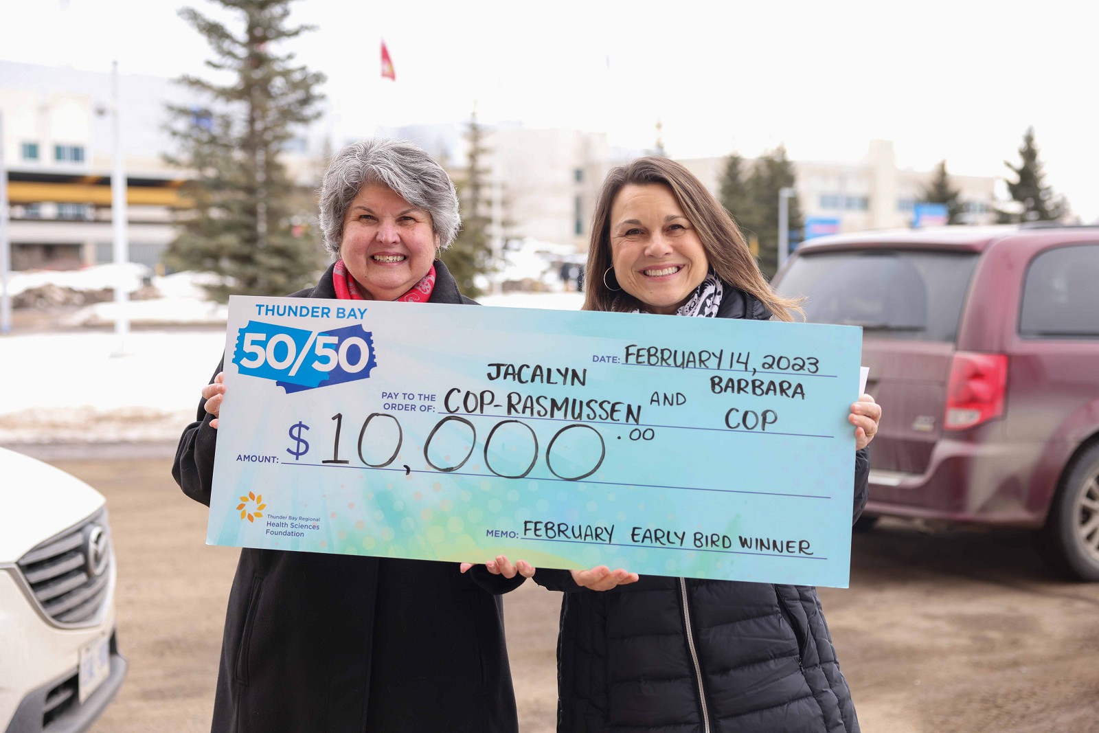 tb5050-jaclyn-mother-cheque-photo-for-we