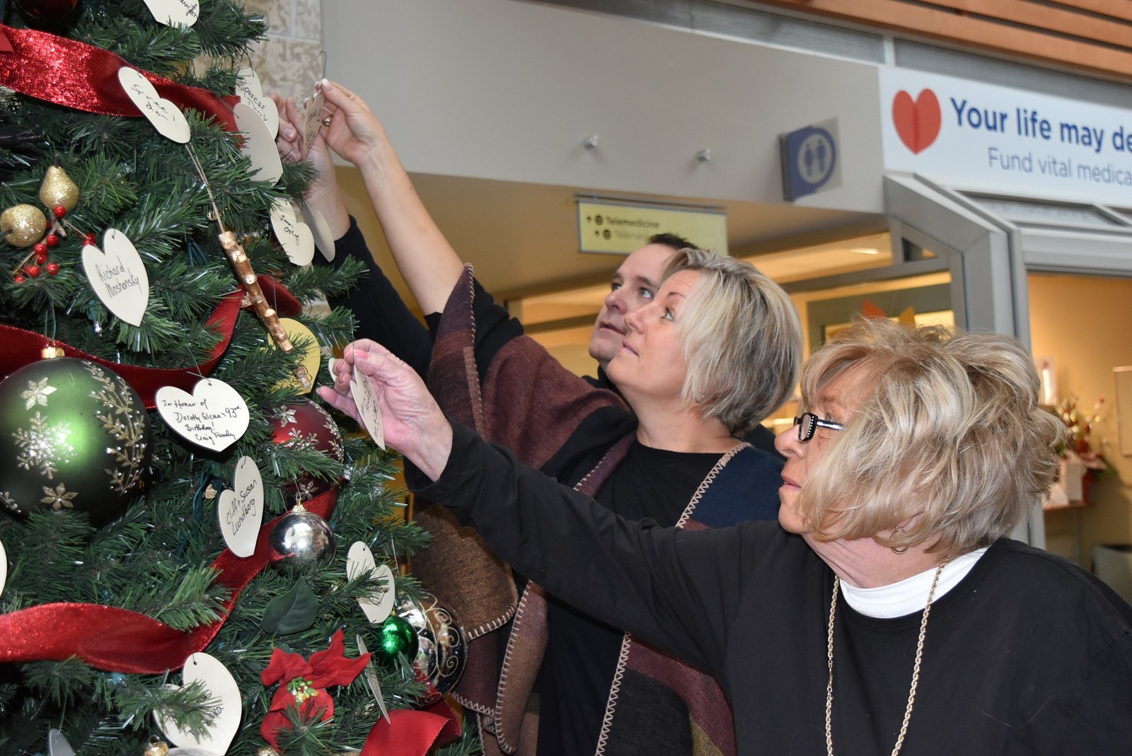 dec-1-2020-whites-star-on-tree