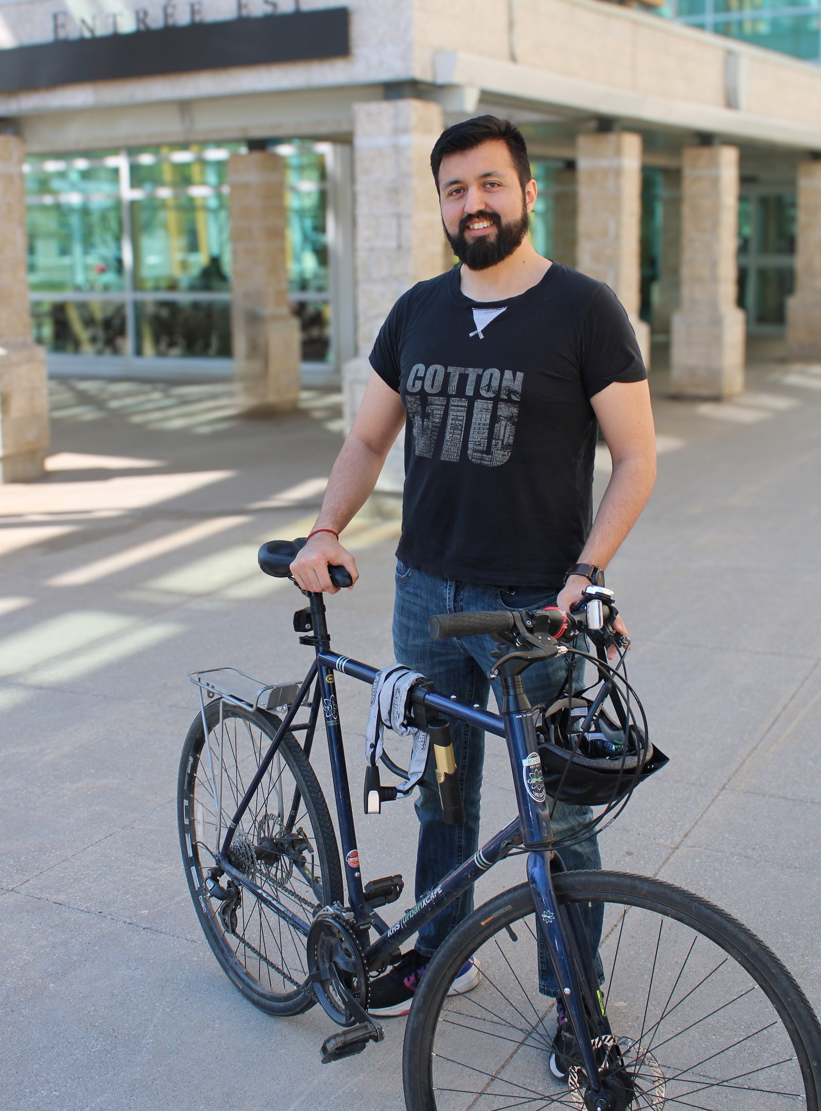 How Listening to Donors' Moving Stories Makes Santiago Rico's Day